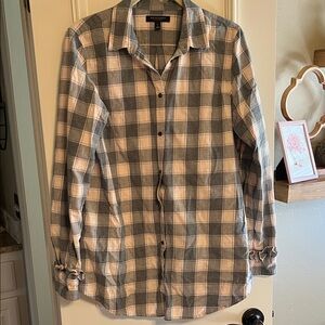 Banana Republic Women's Cream and Gray Plaid Button-Down Shirt